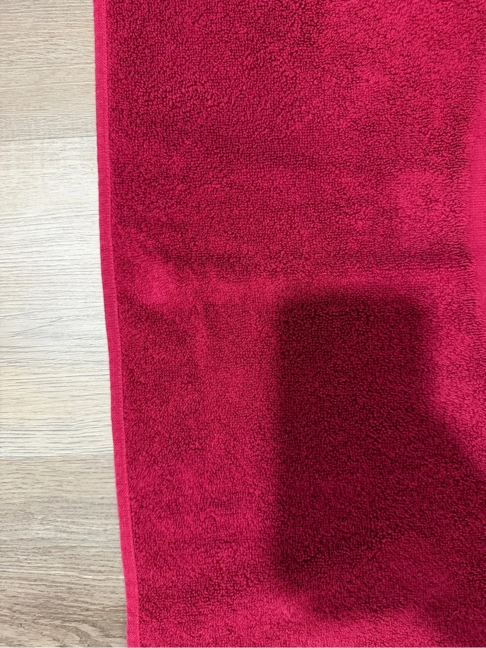 GUCCI Beauty Burgundy Luxury Large Beach Bath Sheet Towel 67.5 X 45 Inches